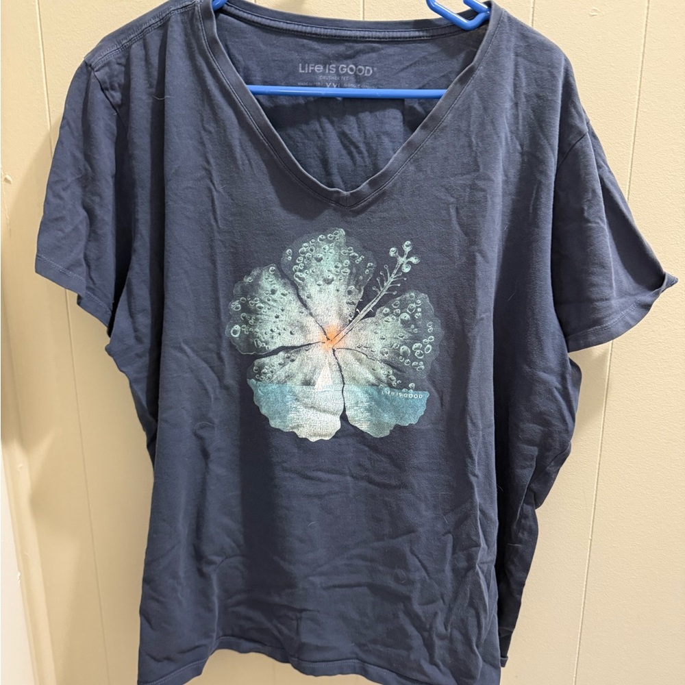 Life Is Good Women's Charcoal Floral Tee